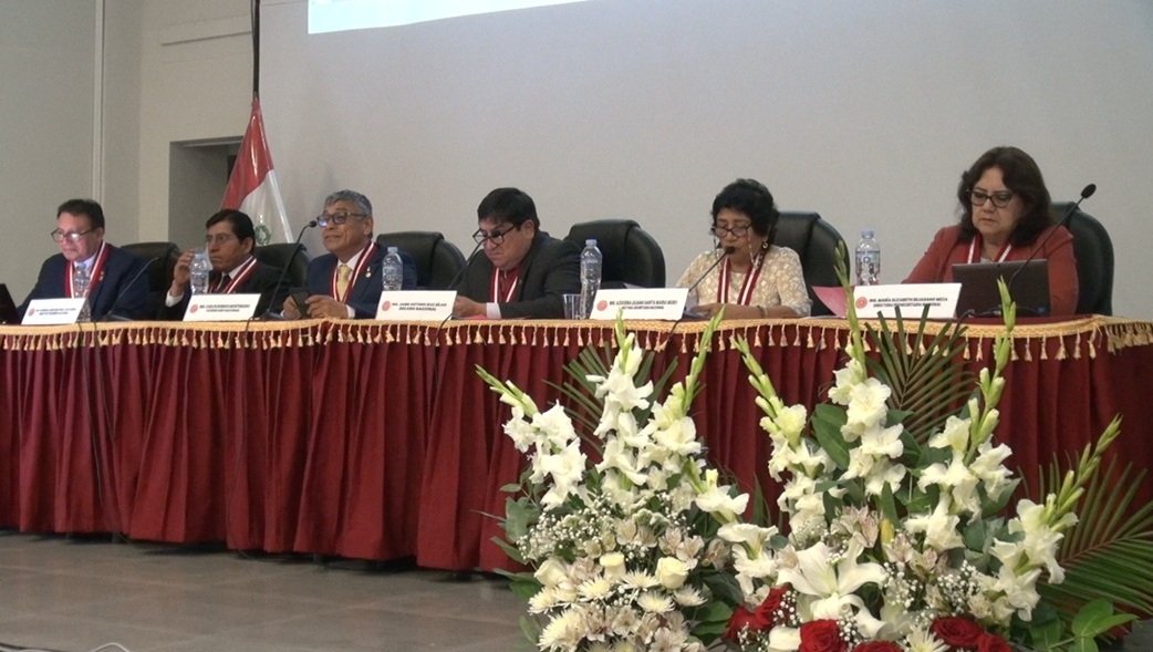 Agradecimiento de los Ingenieros de la UNI a la Directora Secretaria Nacional, Ing. Azucena Liliana Santa María Muro